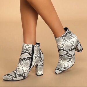 Lulu's Ottava Snakeskin Ankle Booties - Black and White